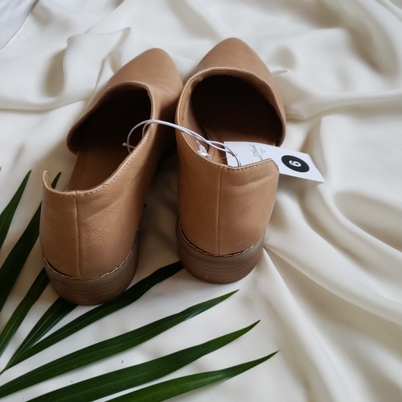 Sold NWT Women's Cut Out Bootie-Tan - Picture 3 of 4